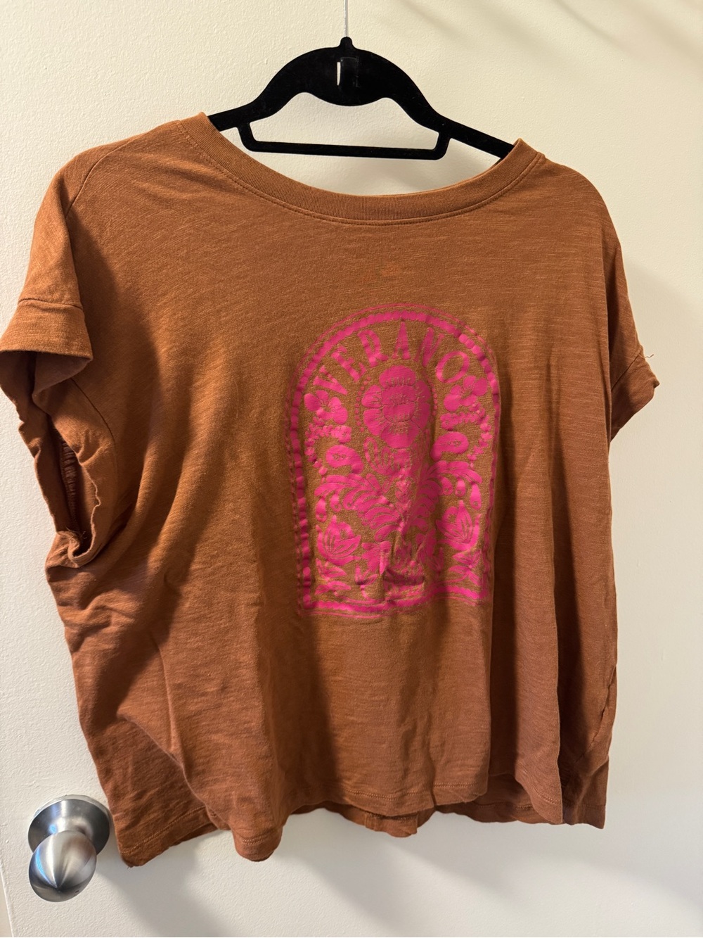 Reitmans Rust Orange Short-Sleeve Tee with Pink Graphic - Picture 1 of 3